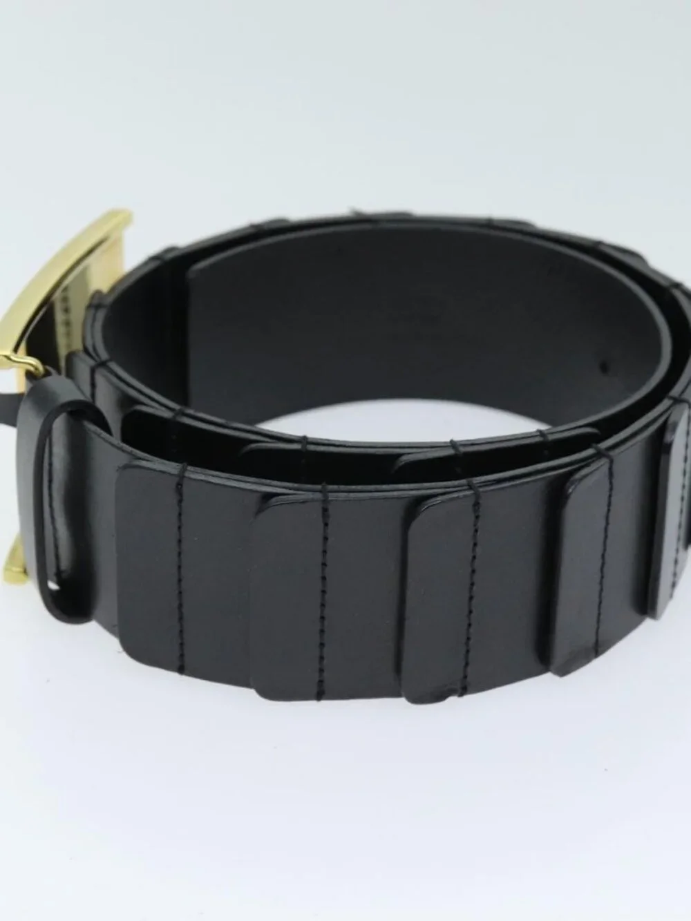 Gucci brand	gucci color	black